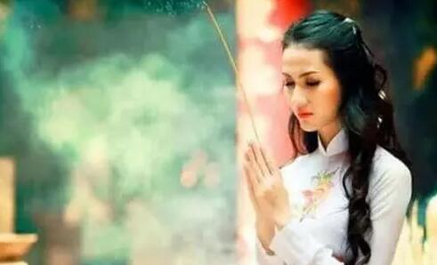女人去寺庙要注意什么？这些一定要注意(点击浏览下一张趣图)