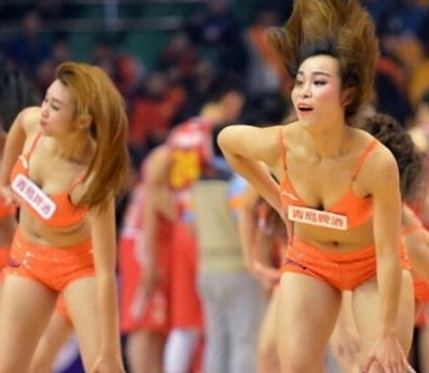 cba宝贝没安全裤走光 cba宝贝一字马真空视频(点击浏览下一张趣图)