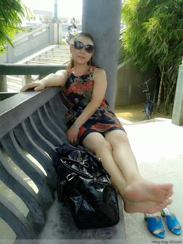 微信约阿姨直播真实 微信上约到的少妇截图：直播微信约30少妇(点击浏览下一张趣图)