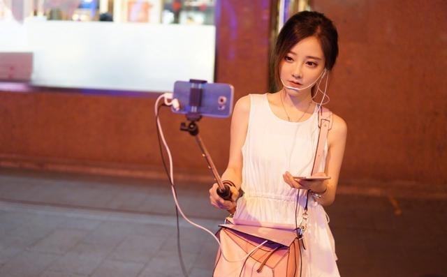 冯提莫2061204走光 冯提莫含吊图图片：冯提莫极限福利照(点击浏览下一张趣图)