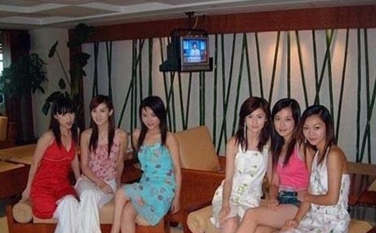 夜总会的公主是干嘛的 ktv摸公主咪咪图片大全：ktv公主摸私处(7)(点击浏览下一张趣图)