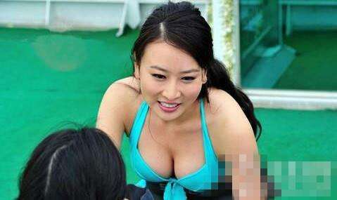 毛俊杰胸围vs胡然：毛俊杰不戴罩合成照片 (2)(点击浏览下一张趣图)