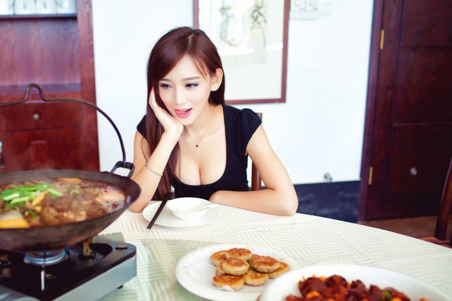 李玉洁啪啪视频 李玉洁daisy推女神图片：黑暗摄影师luke李玉洁(4)(点击浏览下一张趣图)
