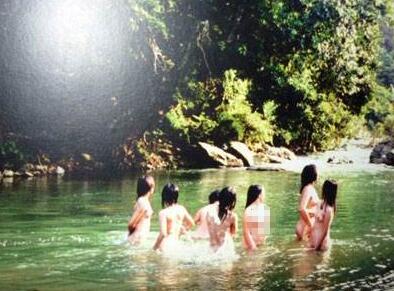 苗族少女集体裸浴图：少女天休浴场 苗族少女图片(5)(点击浏览下一张趣图)