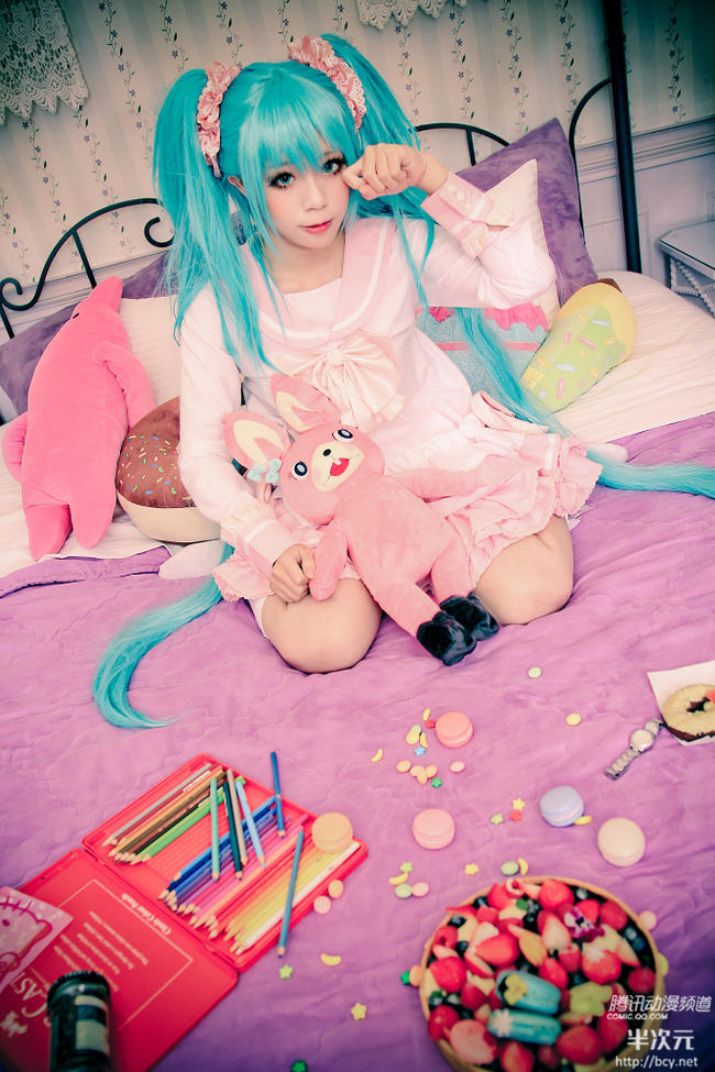 初音未来的落內裤图片：初音未来被胶水粘住 初音未来是怎么死的(4)(点击浏览下一张趣图)