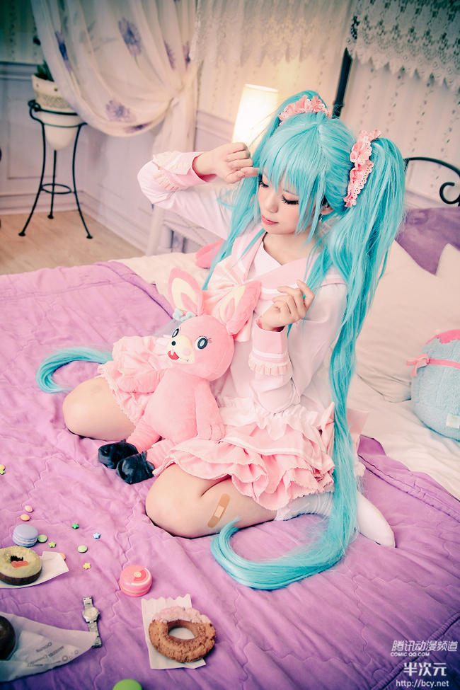 初音未来的落內裤图片：初音未来被胶水粘住 初音未来是怎么死的(6)(点击浏览下一张趣图)