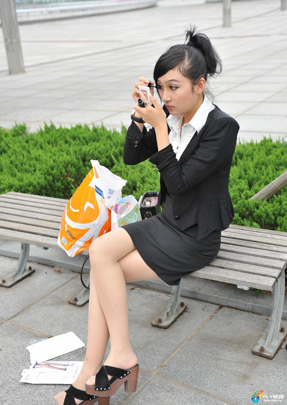 制服丝袜日日啪影院：制服诱惑图片丝袜空姐 空姐制服丝袜小说合集(点击浏览下一张趣图)