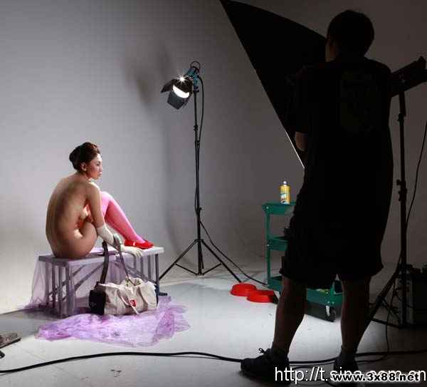 大学生人体模特鲁娇娇：美院女人体模特视频 我当人体模特的故事(6)(点击浏览下一张趣图)