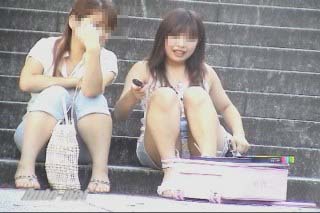 穿裙子不内裤的图片：穿裙子没有穿内裤图片 美女内衣内裤都没图片(4)(点击浏览下一张趣图)