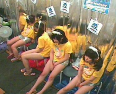 日本慈善给摸视频：日本工口拯救地球视频 日本工口拯救地球现场(点击浏览下一张趣图)