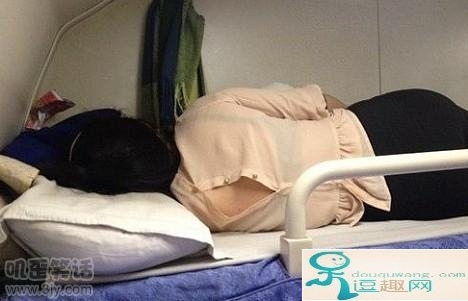 实拍男女列车上车震：最新情侣早上野战视频(6)(点击浏览下一张趣图)