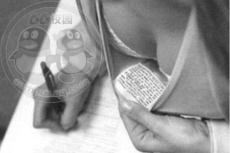 男生仰卧起坐亲女生：女生穿裙子半蹲 女生体育课上坐俯卧撑(7)(点击浏览下一张趣图)