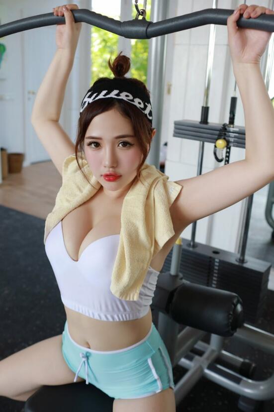 大胸女生体育课跑步 体育课没带胸罩俯卧撑：体育课女生的胸(2)(点击浏览下一张趣图)