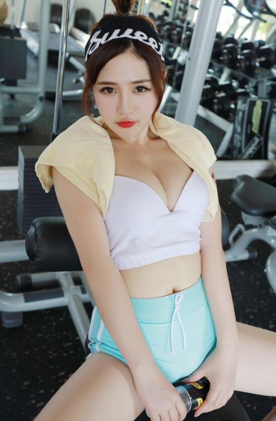 大胸女生体育课跑步 体育课没带胸罩俯卧撑：体育课女生的胸(4)(点击浏览下一张趣图)
