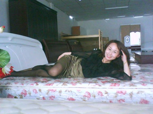 qq里中年妇女丰满群：丰满漂亮中年妇女照片(点击浏览下一张趣图)