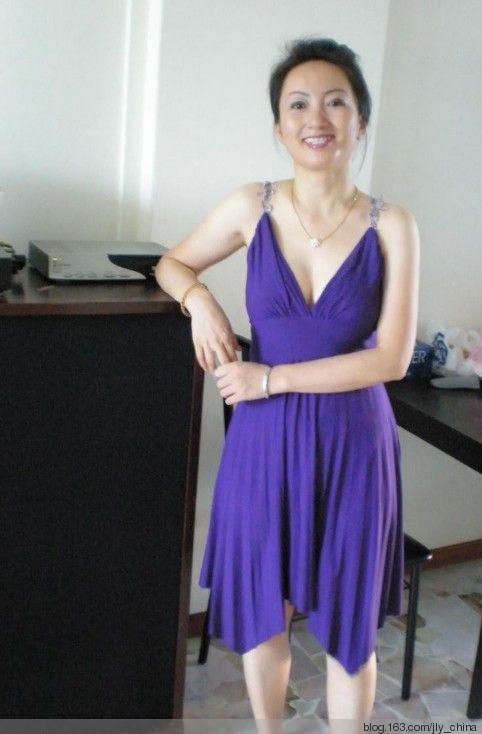 地铁少妇丰乳肥臀图片：丰乳肥臀的太原少妇(4)(点击浏览下一张趣图)