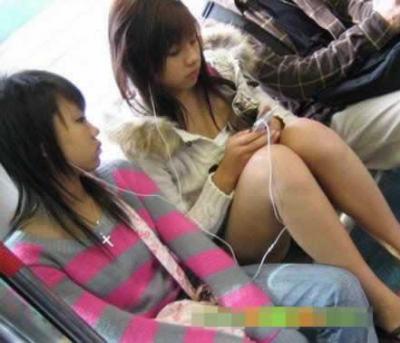 夏天顶臀女,女的很配合：地铁有人顶我我配合 (4)(点击浏览下一张趣图)