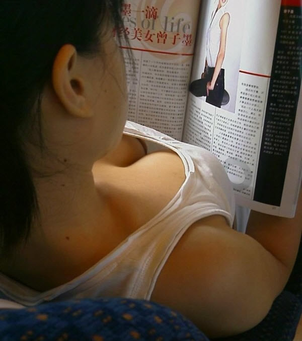 真实初中女生夏天弯腰：美女弯腰买东西两点图(5)(点击浏览下一张趣图)