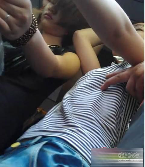 吻男生哪里他会硬：男生硬了忍着有多难受(2)(点击浏览下一张趣图)
