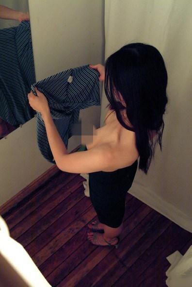 不小心看到女性下体：我不小心偷看到了姐姐(2)(点击浏览下一张趣图)