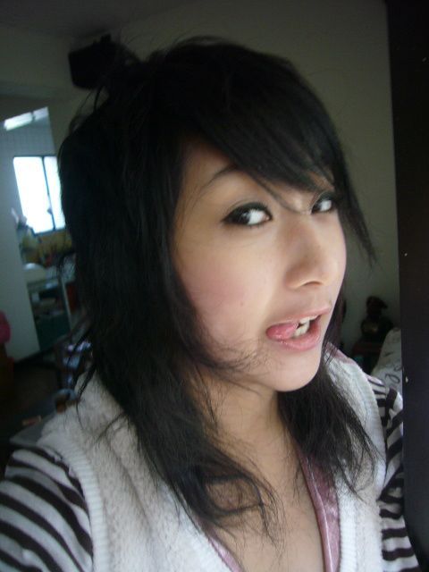 农村晚上不关窗户曝光：邻居少妇洗澡不关窗户(2)(点击浏览下一张趣图)