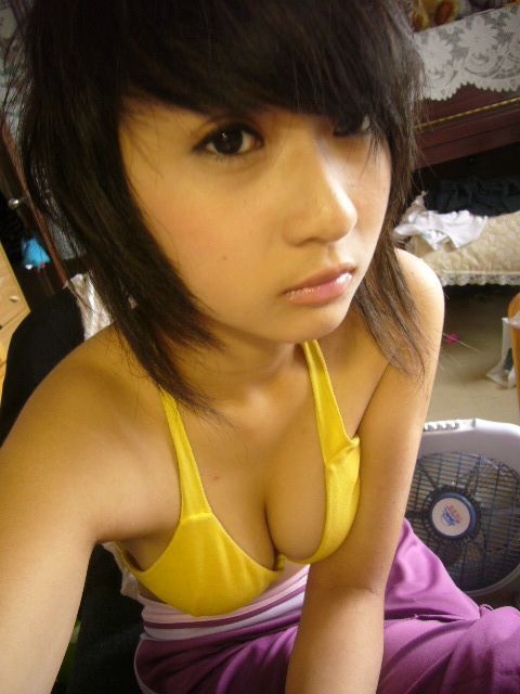 农村晚上不关窗户曝光：邻居少妇洗澡不关窗户(3)(点击浏览下一张趣图)
