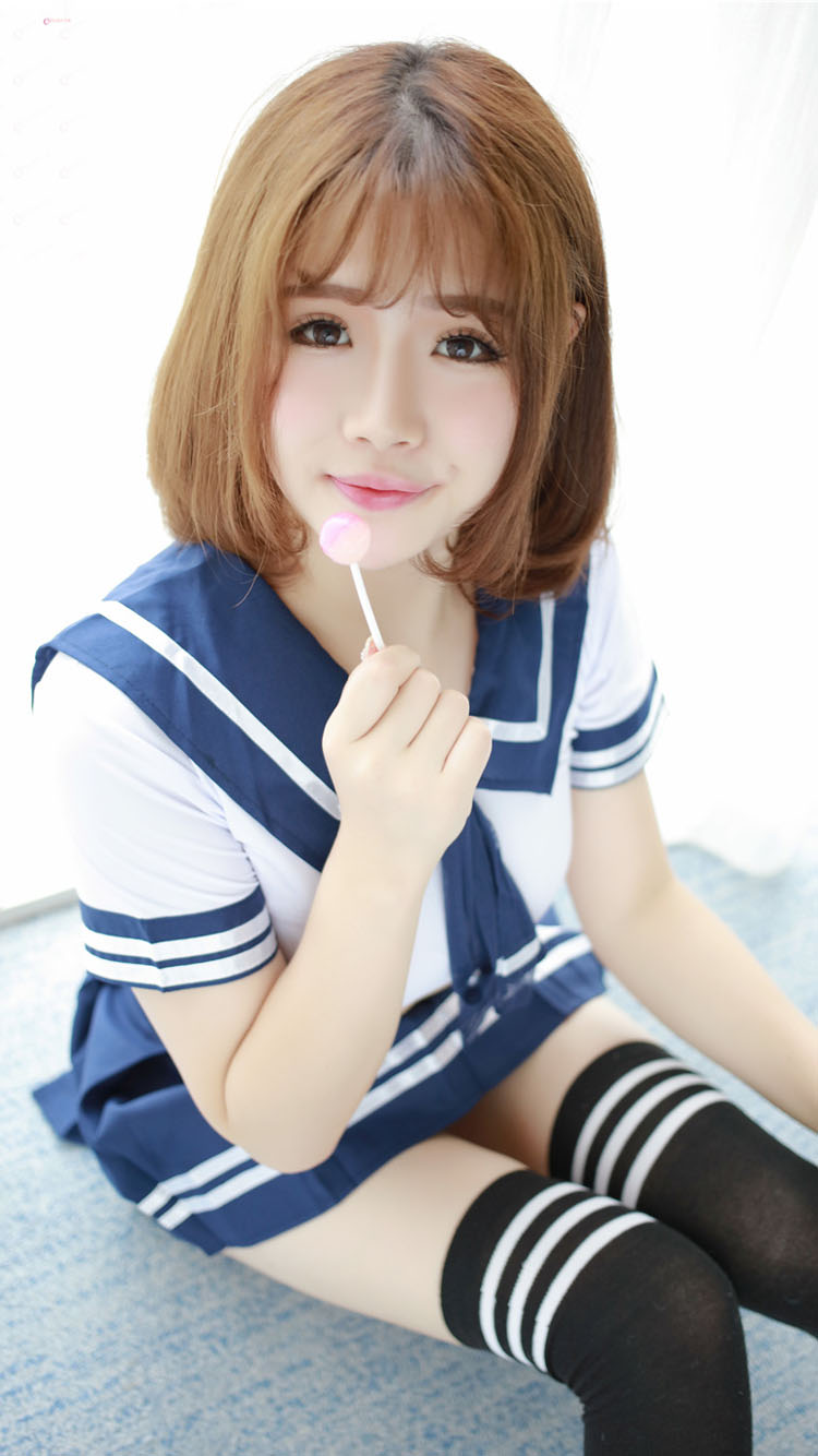 初一女生挂脖内衣凸点：初一女孩发育挂脖文胸(3)(点击浏览下一张趣图)