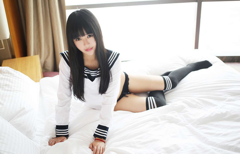 初中女孩挂脖文胸图片：初中女生挂脖内衣图(3)(点击浏览下一张趣图)