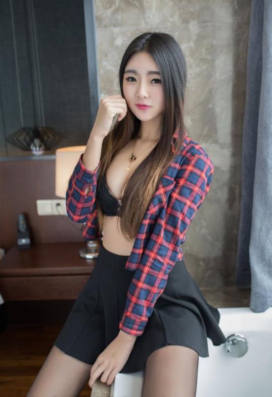 姐姐拿我JJ插她下面：我一舔到她下面她就…(点击浏览下一张趣图)