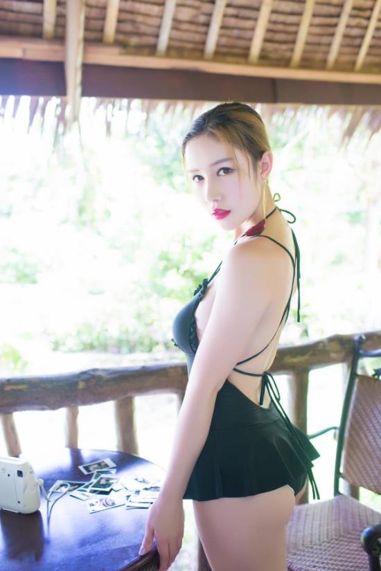 女班长跪在凳子上：在宿舍睡了班主任(点击浏览下一张趣图)