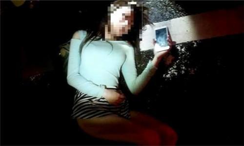 大学女生睡觉自慰：大学女生自慰生活(4)(点击浏览下一张趣图)