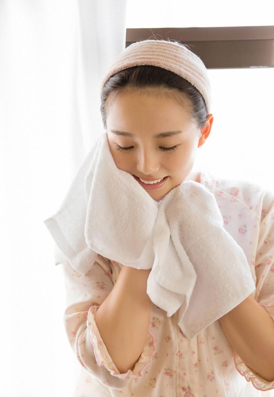 音波萝莉酱木耳糖糖：带初二女生过夜(2)(点击浏览下一张趣图)