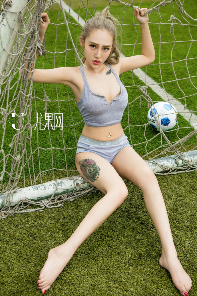 嫩模杨欣kitty阳台视频：杨欣kitty视频(点击浏览下一张趣图)