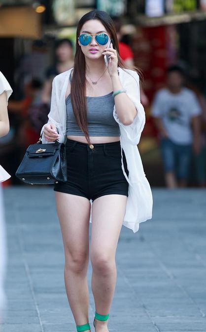 中年妇女夏季短裤图片：有韵味的中年妇女照片(5)(点击浏览下一张趣图)