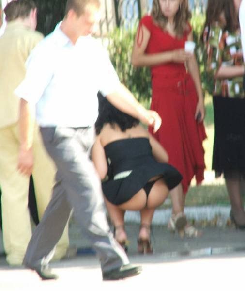 五年级女生被男生掀裙子图片(3)(点击浏览下一张趣图)