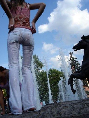 看到美腿受不了：路边美女图片(4)(点击浏览下一张趣图)