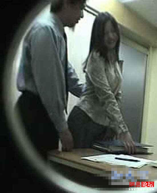 男人哄骗女人睡觉全过视频程(5)(点击浏览下一张趣图)