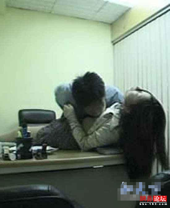 看美女捝掉全衣服被男生看(点击浏览下一张趣图)