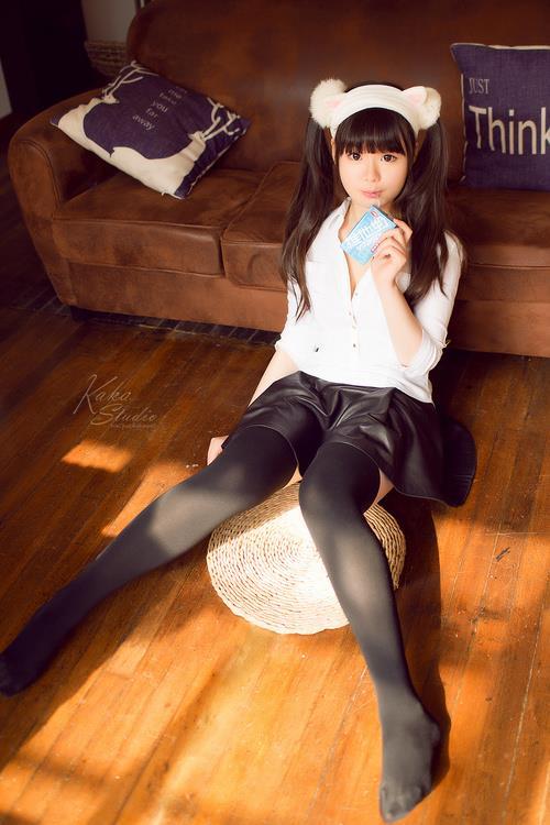 赵莺和郭烨肉戏：银行少妇系列欧阳琴(3)(点击浏览下一张趣图)
