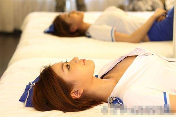 空姐体检遇到男医生：新兵下体体检视频(点击浏览下一张趣图)