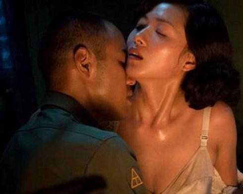 男人喜欢女人添他那里：男人添女人下面的視頻(5)(点击浏览下一张趣图)