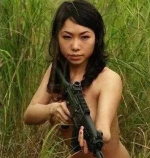 女兵下体检全过程图片 美军女兵露B照(2)(点击浏览下一张趣图)