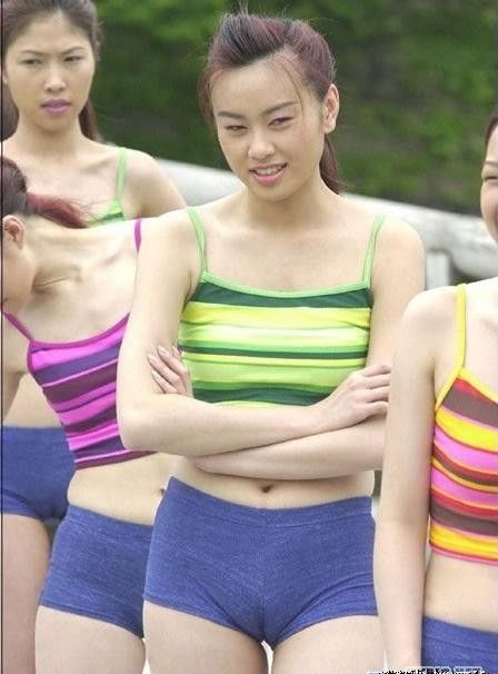 教师穿紧身衣尴尬图片(点击浏览下一张趣图)