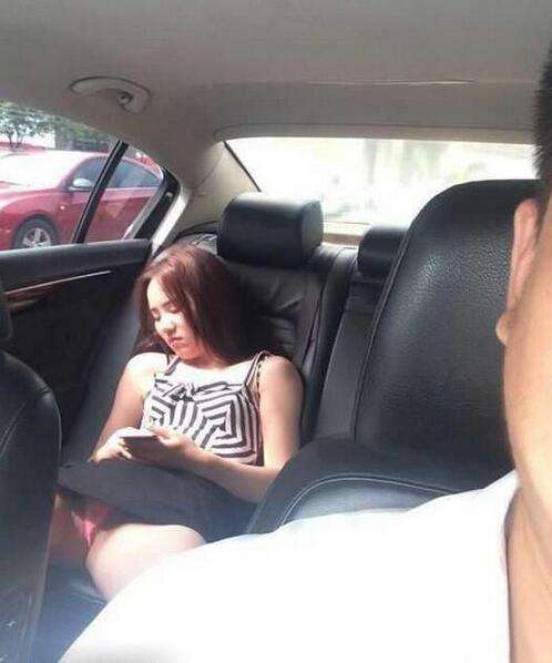 偷拍女乘客裙底露B(点击浏览下一张趣图)