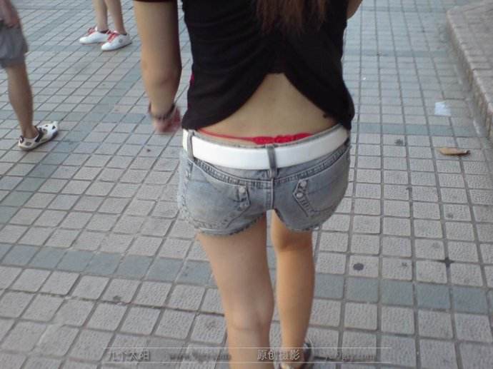 最透明最小比基尼照片(2)(点击浏览下一张趣图)