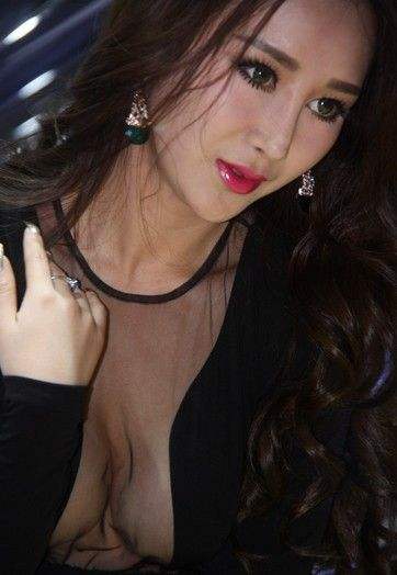 裸体美女下体展览真空图片欣赏(5)(点击浏览下一张趣图)