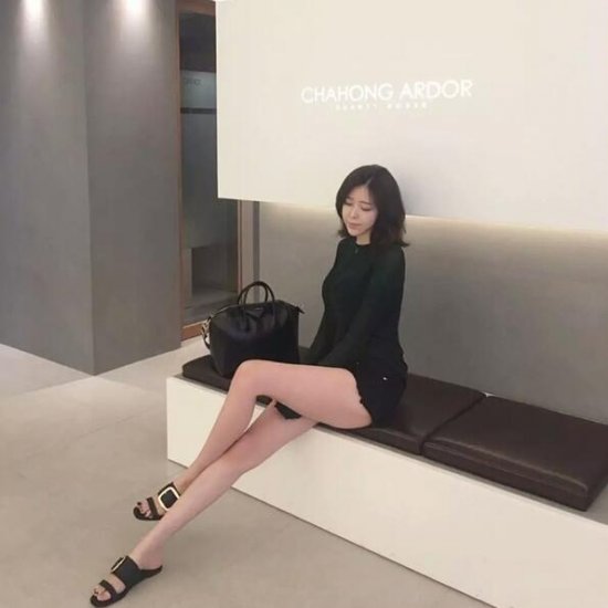 裸体女生暴露下体真实图片(5)(点击浏览下一张趣图)