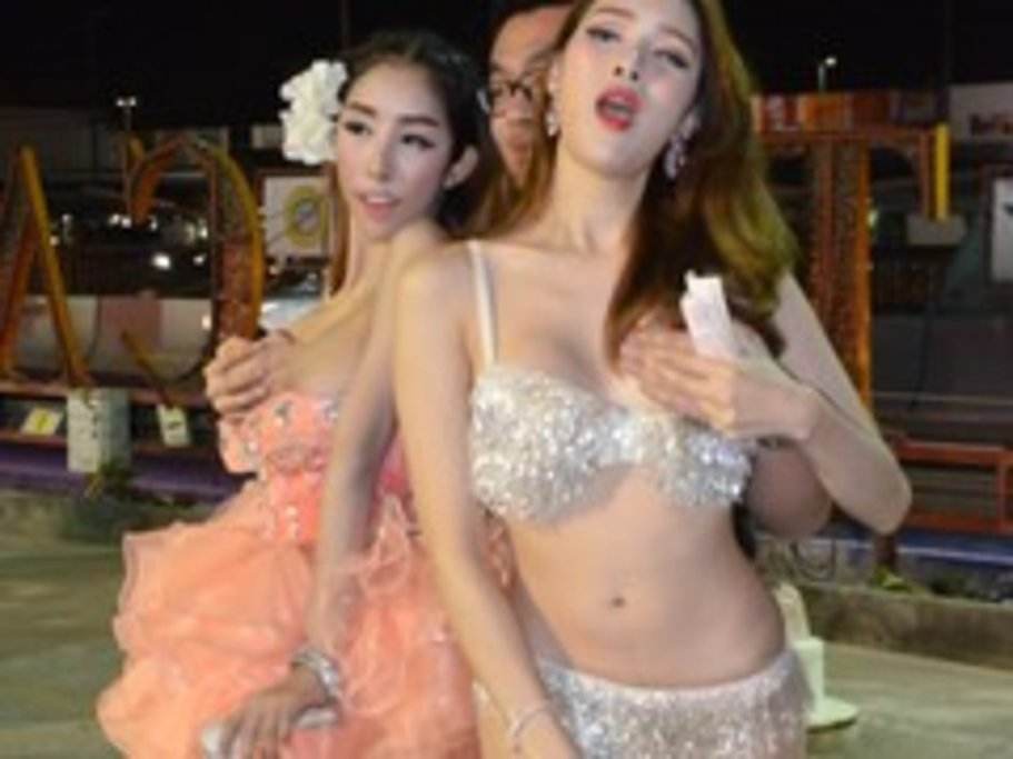 普吉岛天皇秀是真啪吗图解真人图片(3)(点击浏览下一张趣图)