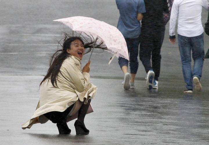 女人下蹲丝袜走光 春光乍泄(点击浏览下一张趣图)