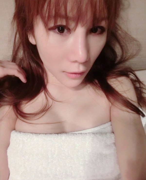 网友自拍人妻偷拍wwwa7 生活照差点露乳了(3)(点击浏览下一张趣图)